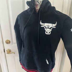 Pro Standard Luxury Black Chicago Bulls Sweatshirt